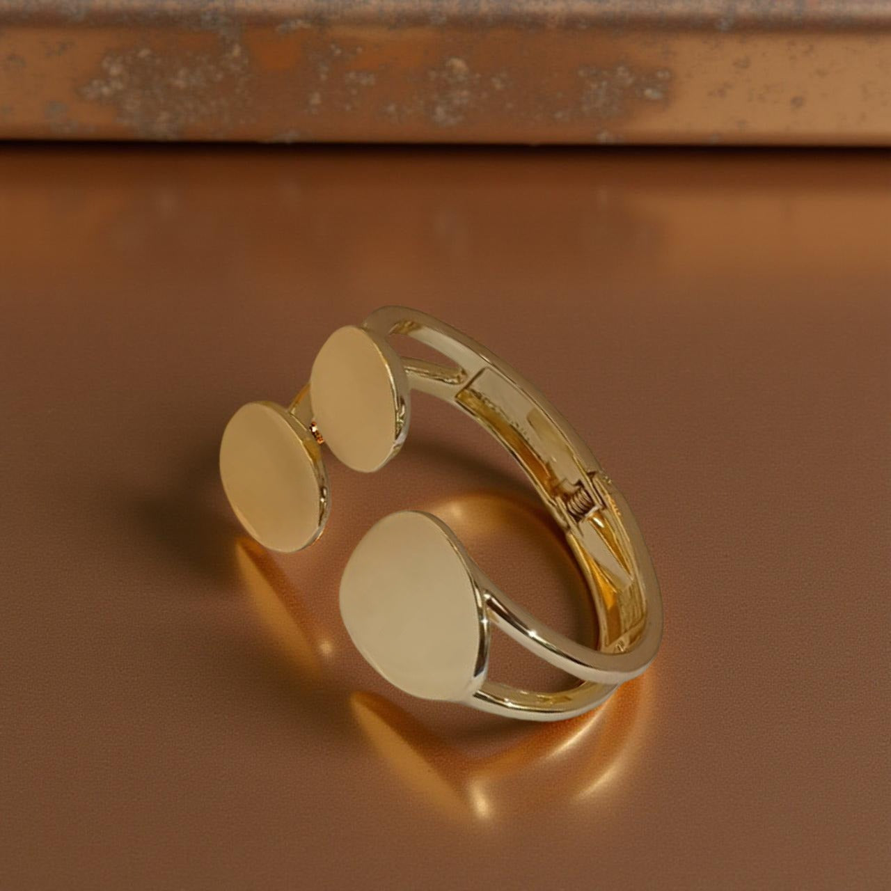Ekrowl Orbital-Glow: Anti-Tarnish Geometric Statement Cuff