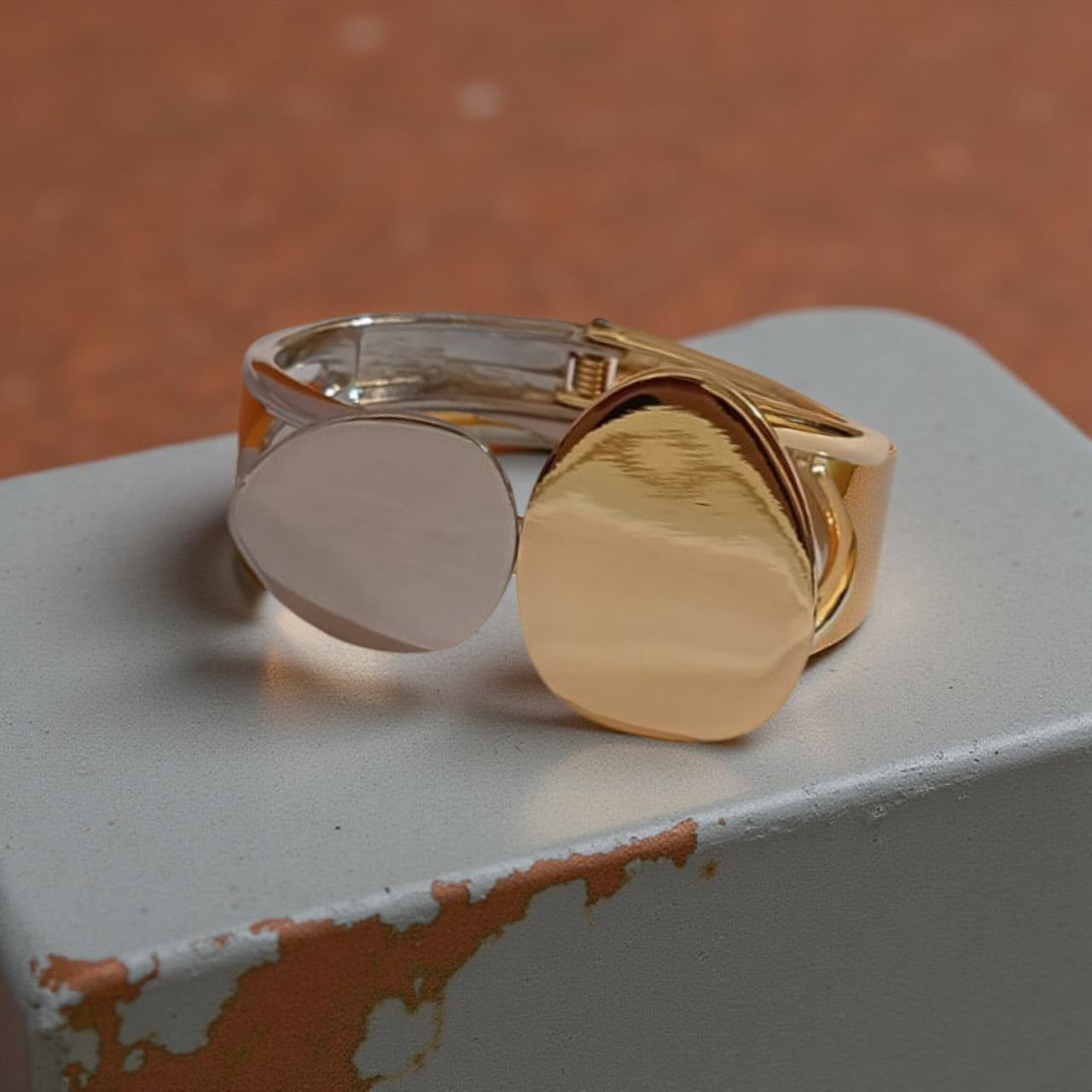 Ekrowl Aura-Disc: 18K Gold Anti-Tarnish Geometric Bypass Bracelet